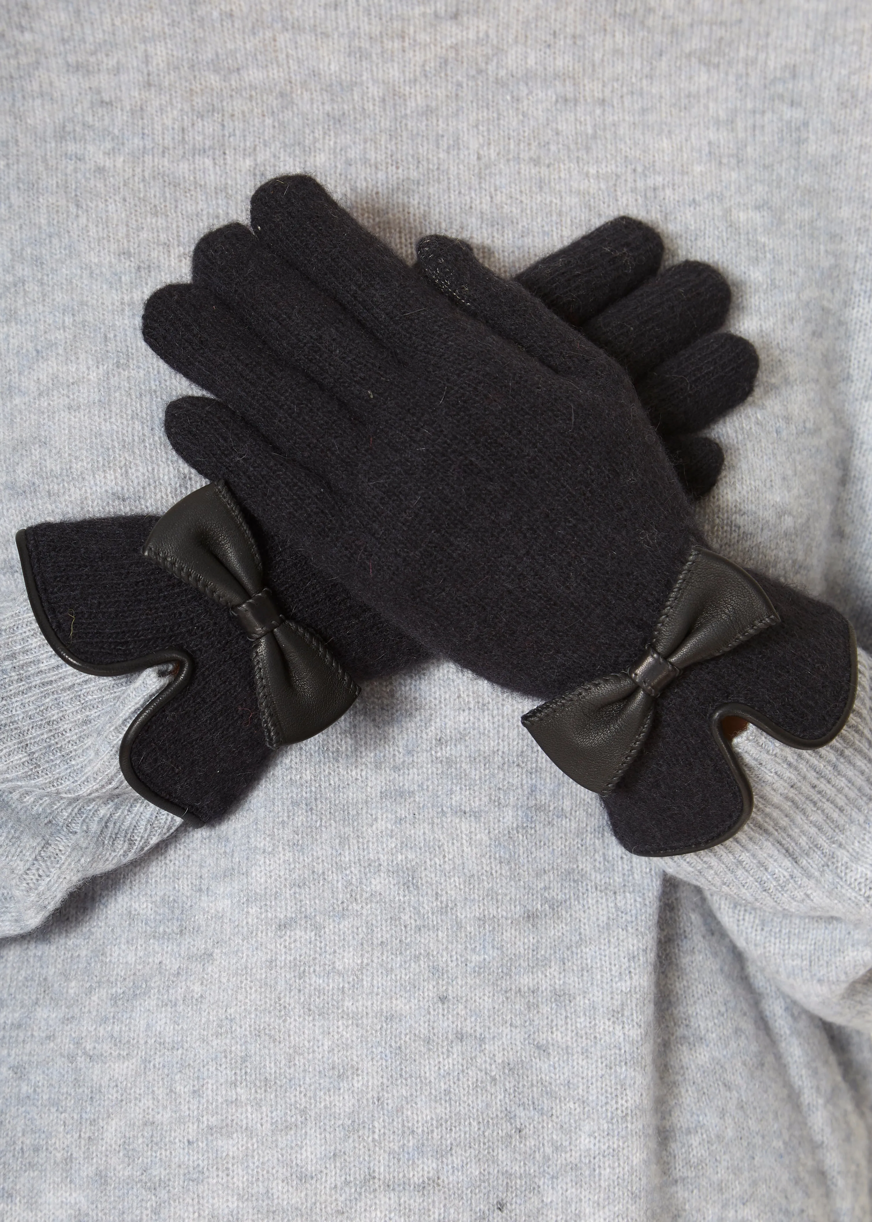 Santacana Black Bow Gloves 'Wool Blend'